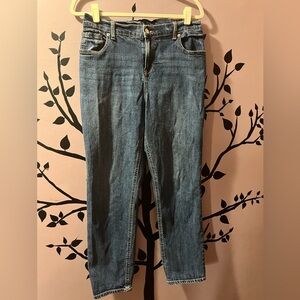 Old Navy women’s short jeans size 14. Pre-owned